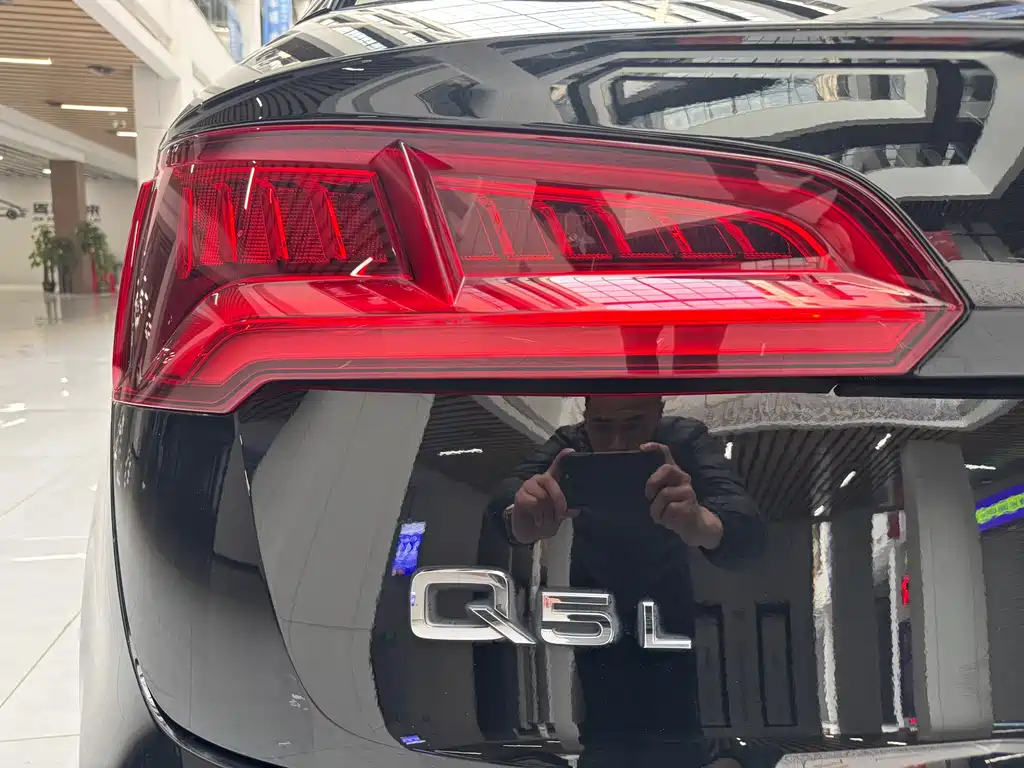 Audi Q5L 2021 — фото 23