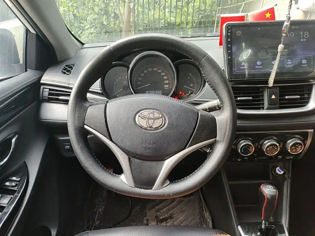 Toyota Yaris L 2020 — фото 11