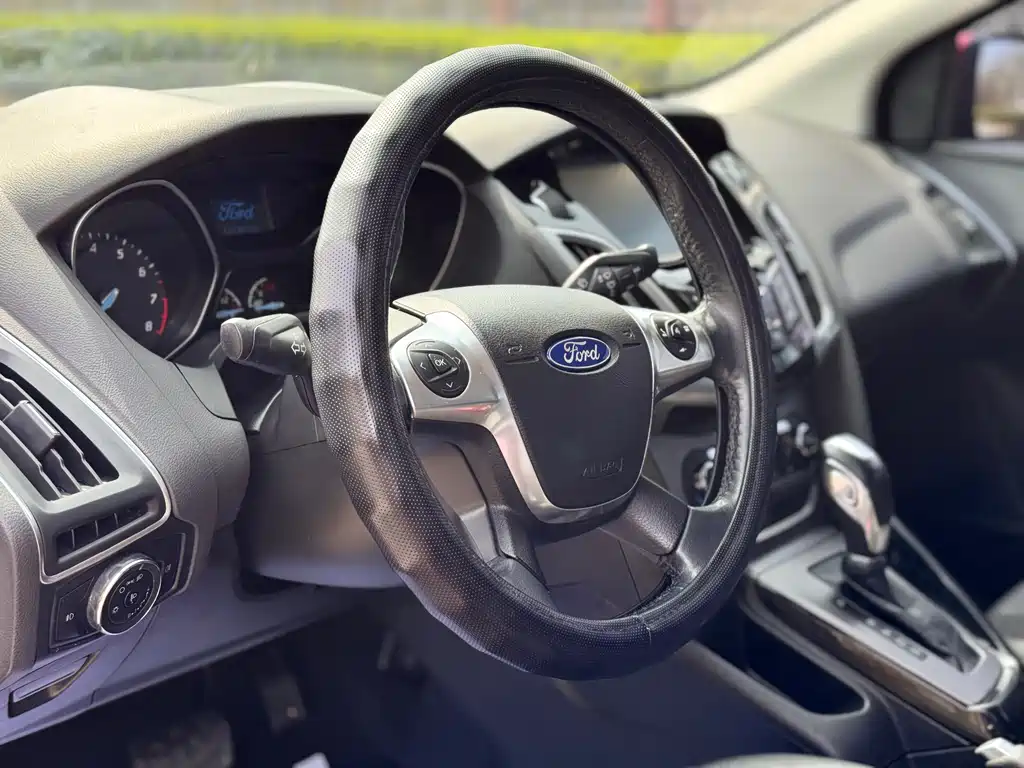 Ford Focus 2015 — фото 6