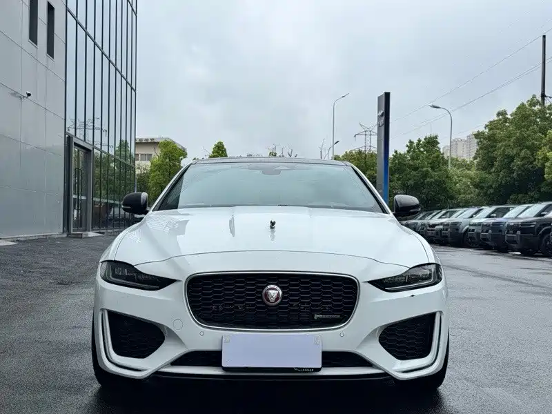 Jaguar XEL 2023 — фото 2