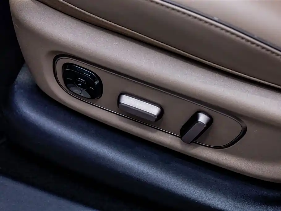 Li Auto i8 2025 — фото 24