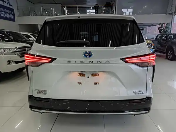 Toyota Sienna 2023