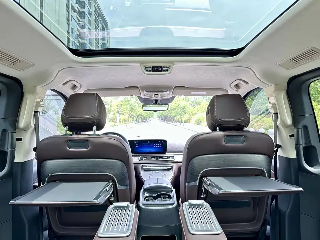 Mercedes-Benz V-Class 2025 — фото 16