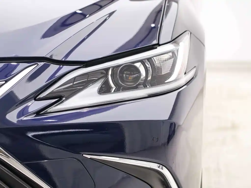 Lexus ES 2020 — фото 26