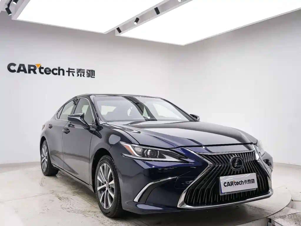 Lexus ES 2020 — фото 21