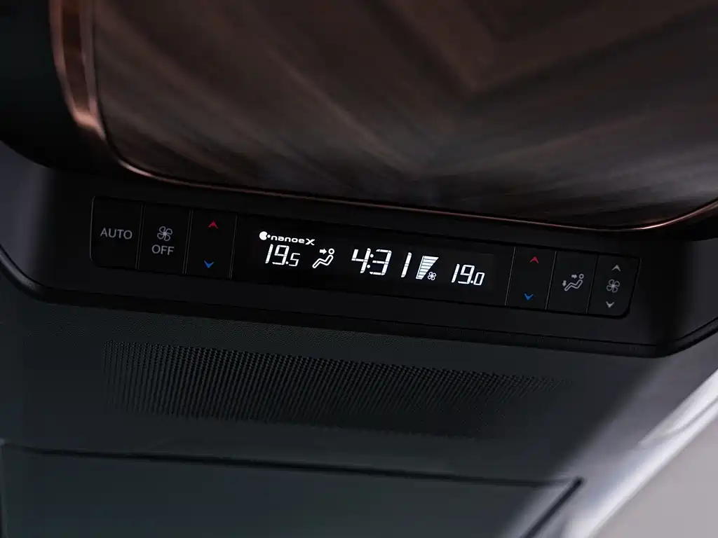 Lexus LM 2023 — фото 15