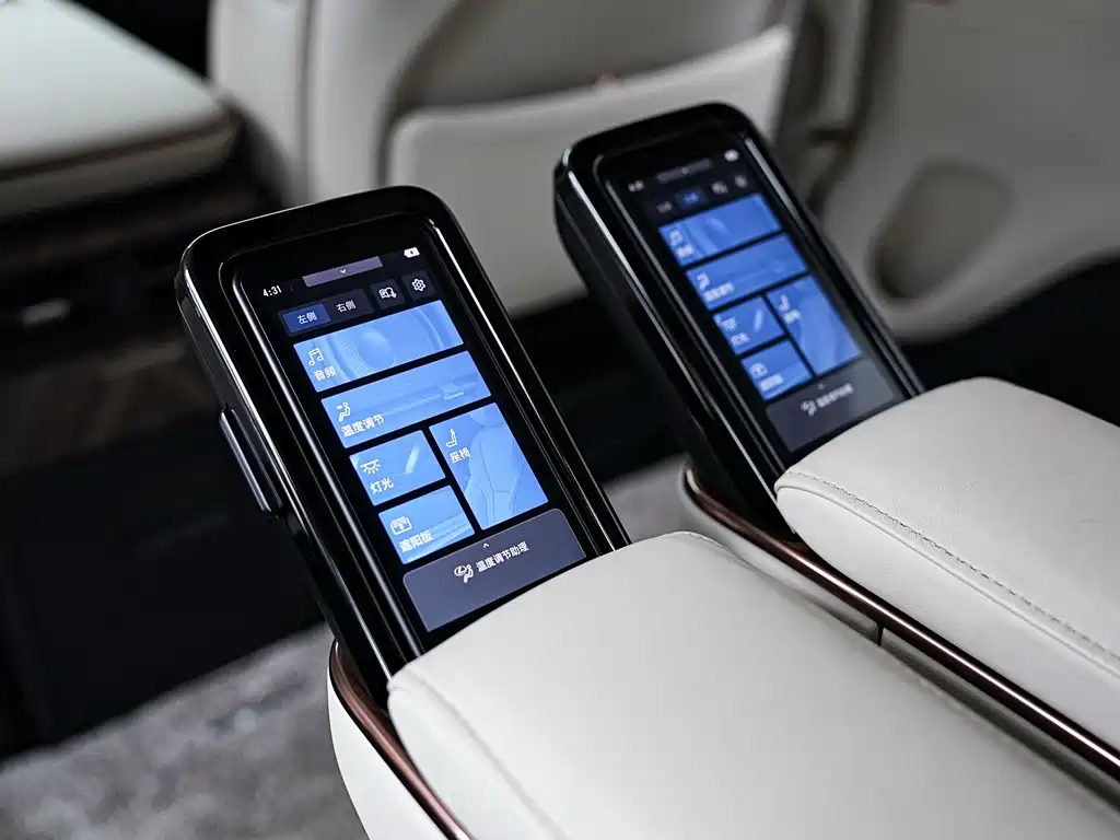 Lexus LM 2023 — фото 16
