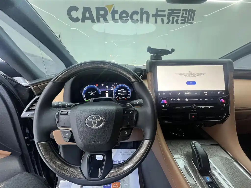 Toyota Alphard 2023 — фото 18