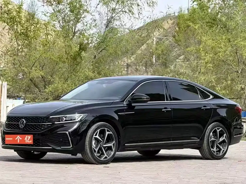 Volkswagen Passat 2024 — фото 1