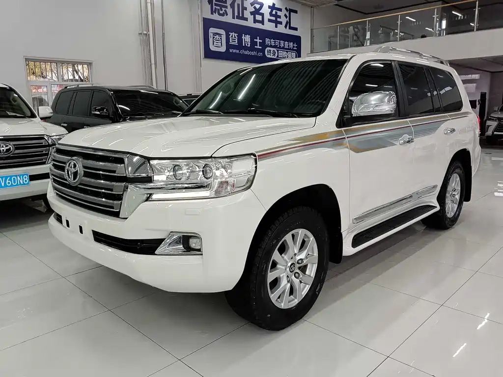 Toyota Land Cruiser 2017 — фото 1