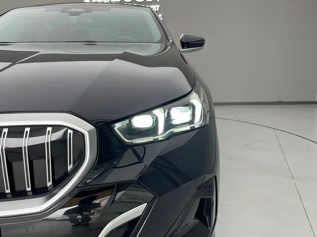BMW 5 Series 2024 — фото 17