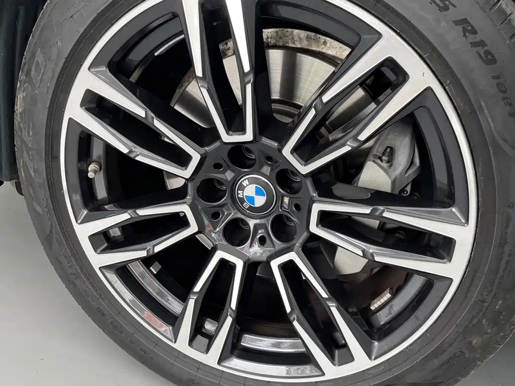 BMW 5 Series 2024 — фото 16