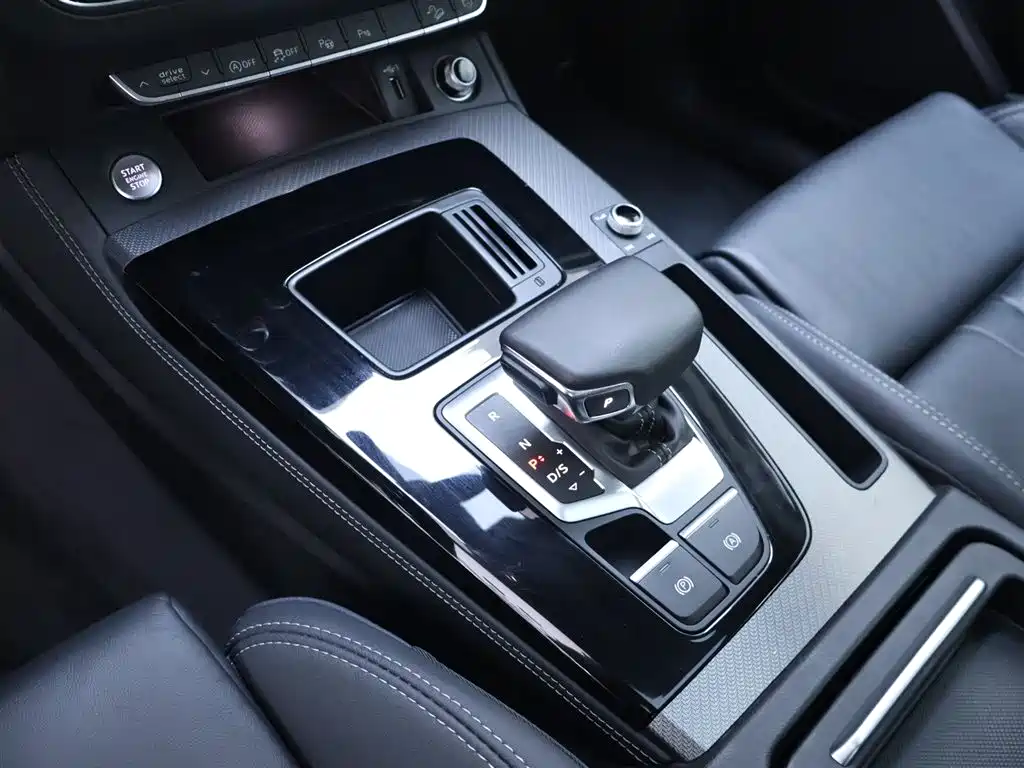 Audi Q5L 2023 — фото 12