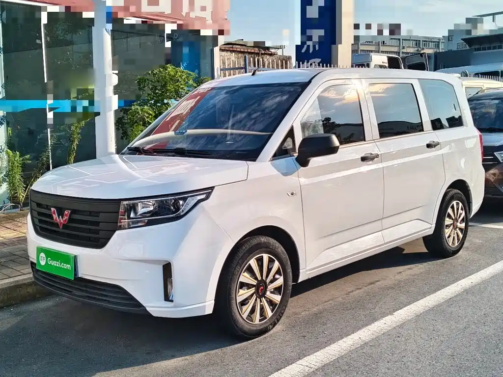 Wuling Hongguang PLUS 2023