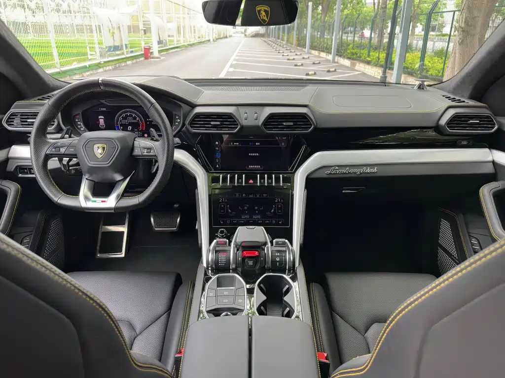 Lamborghini Urus 2020 — фото 17