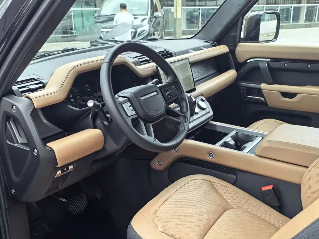 Land Rover Defender 2025