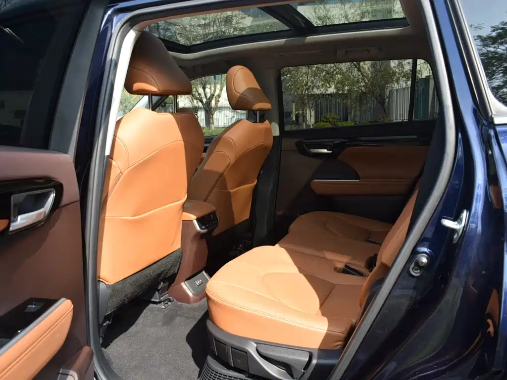 Toyota Highlander 2023 — фото 12