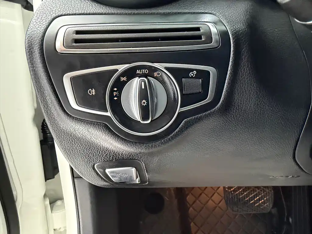 Mercedes-Benz C-Class 2018 — фото 15