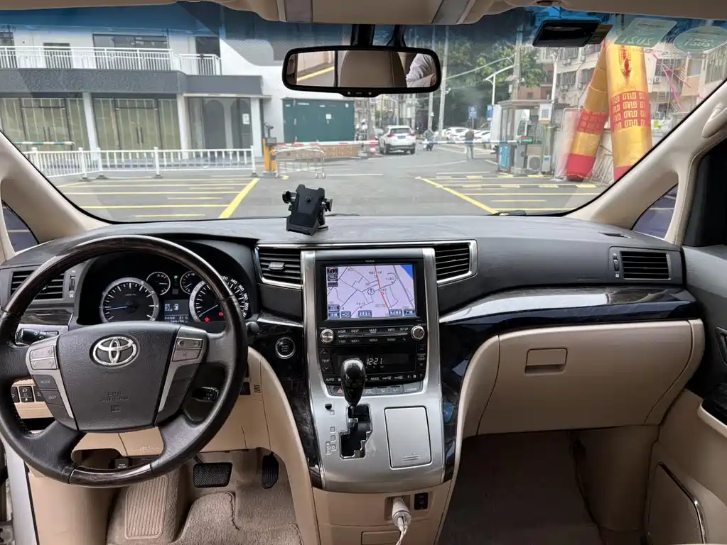 Toyota Alphard 2012 — фото 9