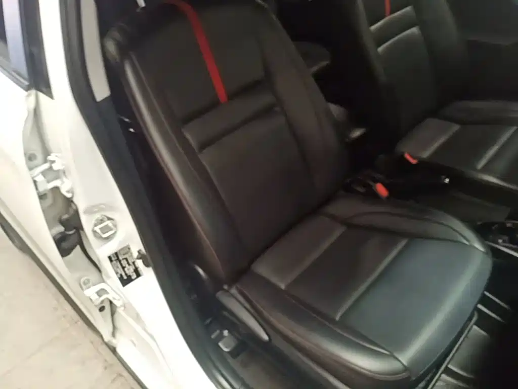 Toyota Yaris L 2020 — фото 25