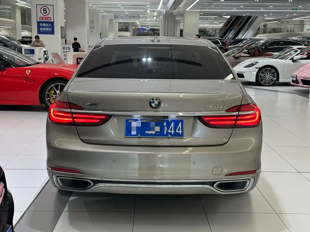 BMW 7 Series 2016 — фото 9