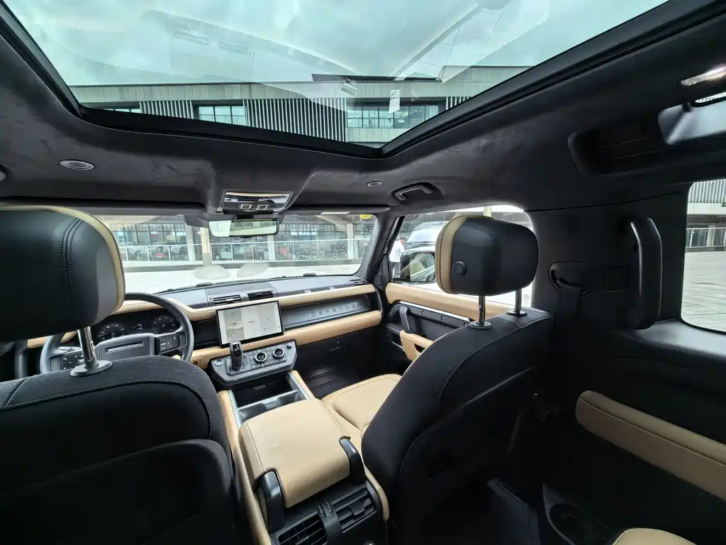 Land Rover Defender 2025 — фото 11