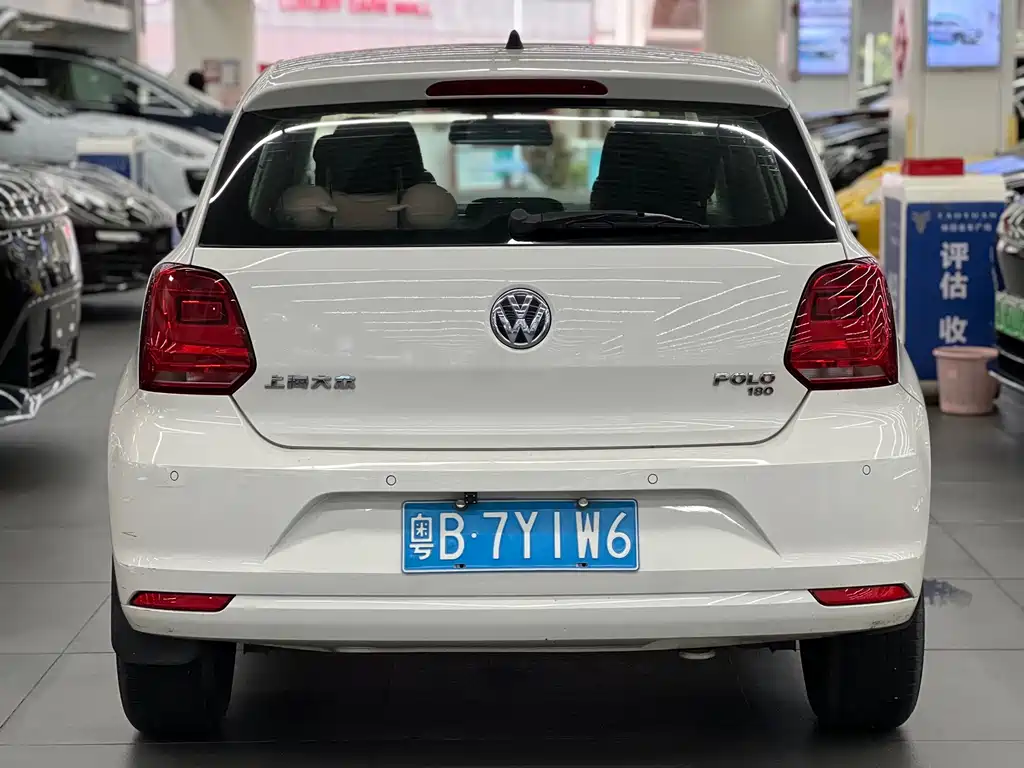 Volkswagen Polo 2016 — фото 11
