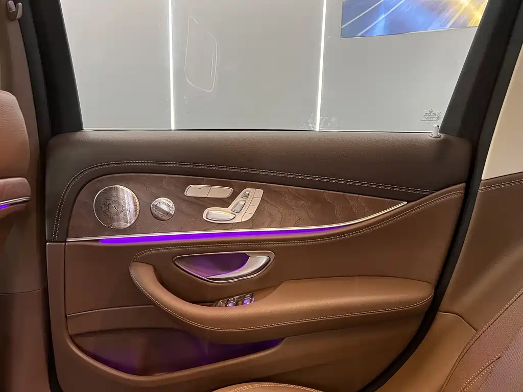 Mercedes-Benz E-Class 2023 — фото 10