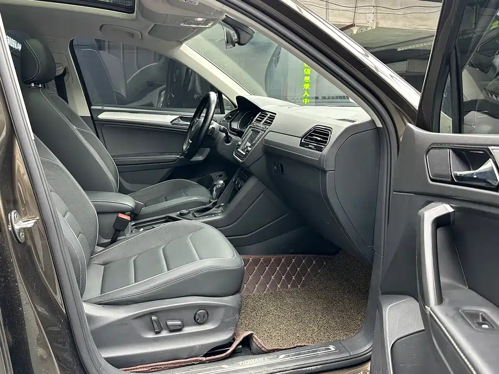 Volkswagen Tiguan L 2017 — фото 12