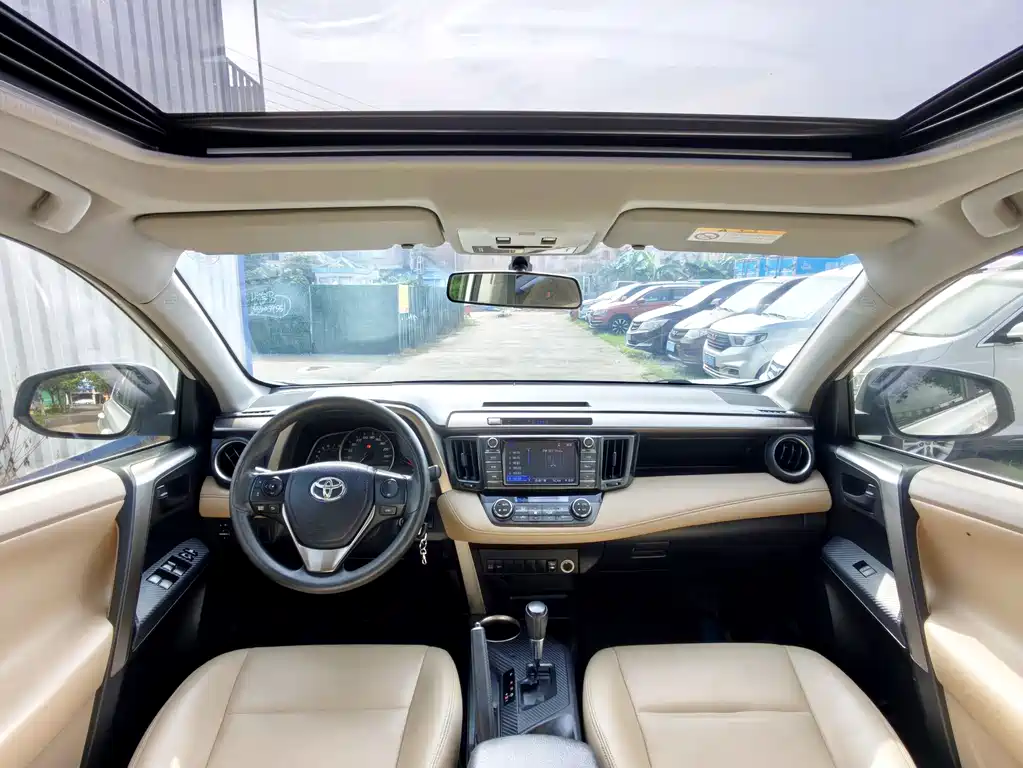 Toyota RAV4 2015 — фото 12