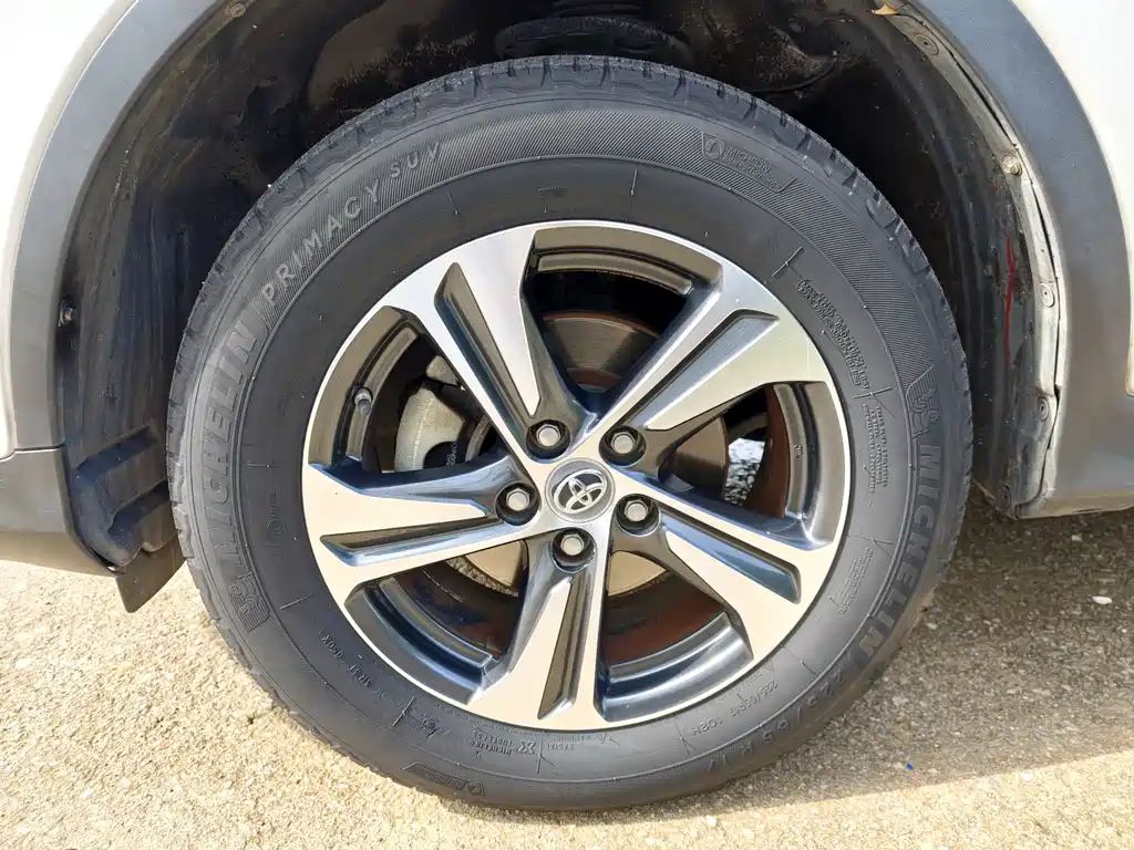 Toyota RAV4 2015 — фото 34