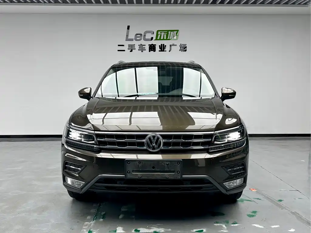 Volkswagen Tiguan L 2017 — фото 2