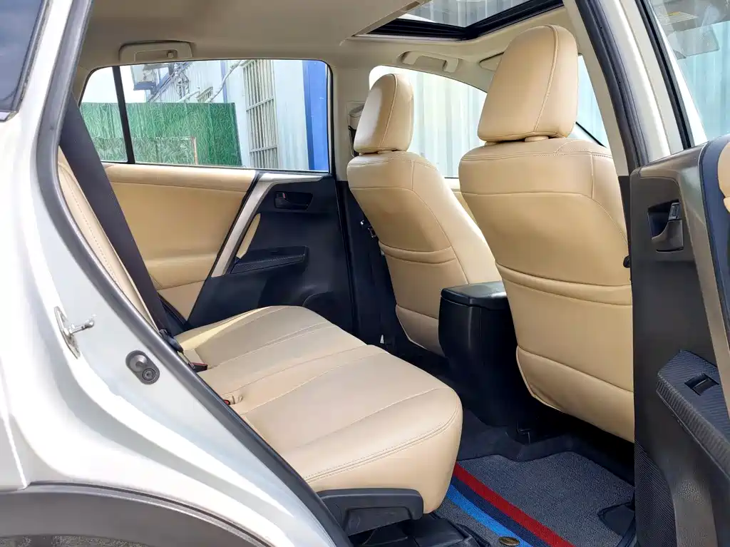 Toyota RAV4 2015 — фото 11