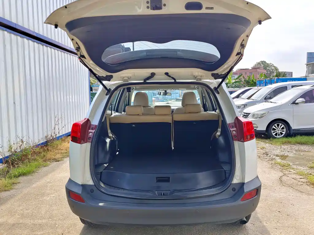 Toyota RAV4 2015 — фото 30