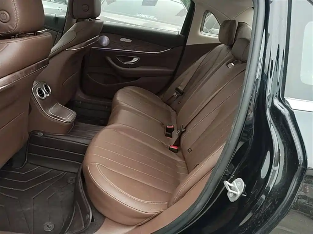 Mercedes-Benz E-Class 2023 — фото 17