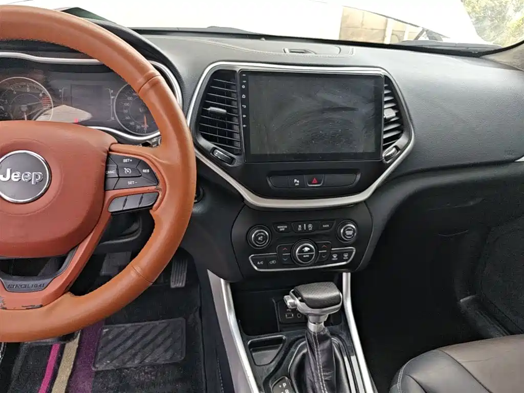 Jeep Cherokee 2016 — фото 13