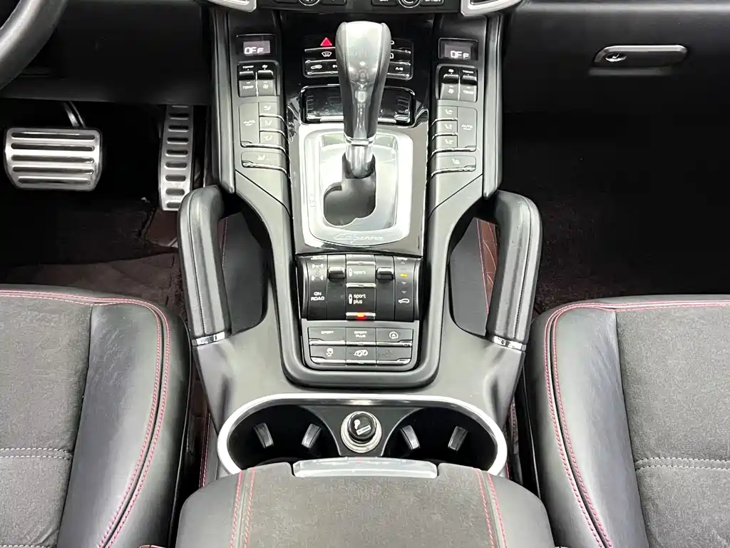 Porsche Cayenne 2016 — фото 25