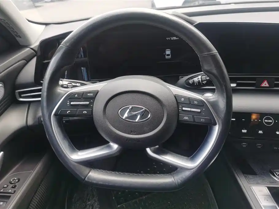 Hyundai Elantra 2021 — фото 14
