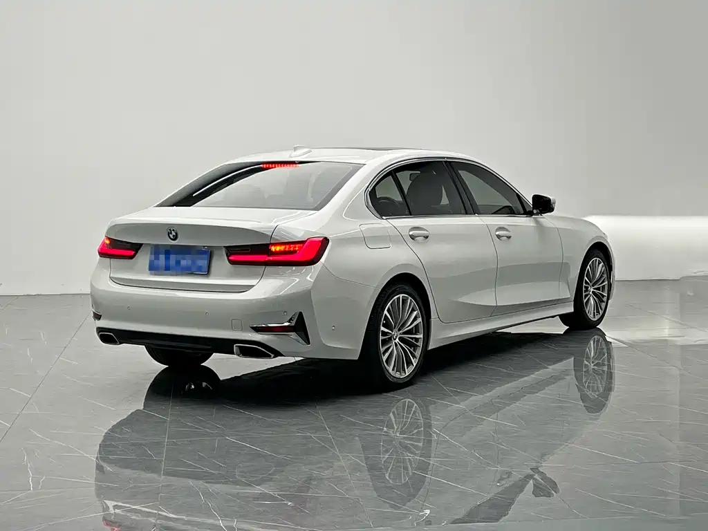 BMW 3 Series 2019 — фото 17