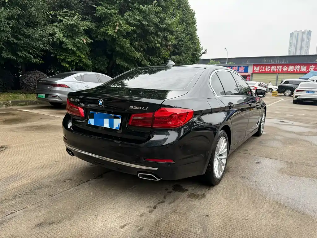 BMW 5 Series 2019 — фото 12