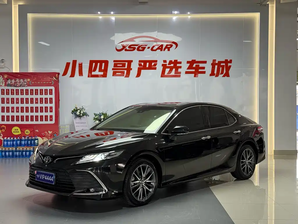 Toyota Camry 2022 — фото 1
