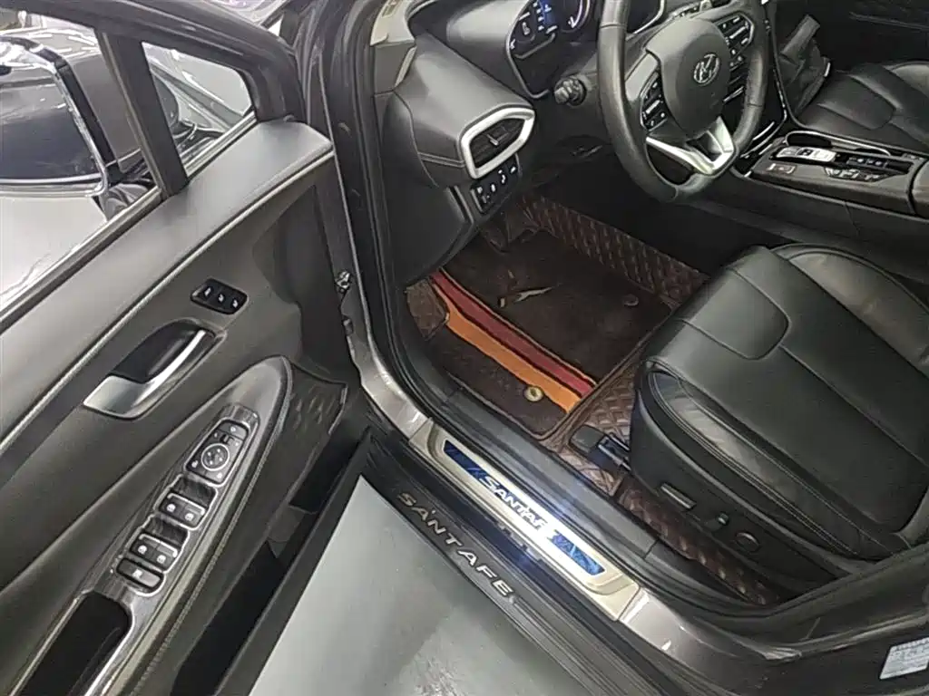 Hyundai Santa Fe 2019 — фото 16