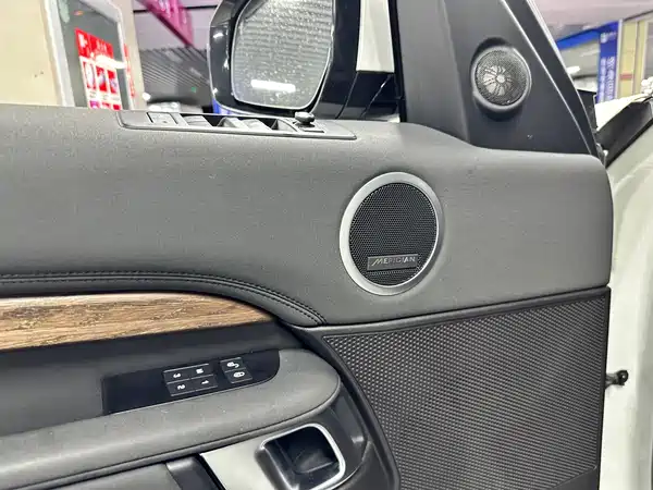 Land Rover Discovery 2018