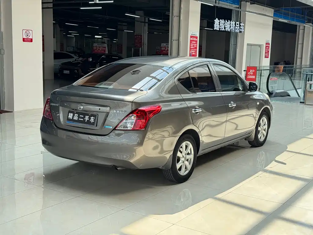 Nissan Sunny 2012 — фото 10