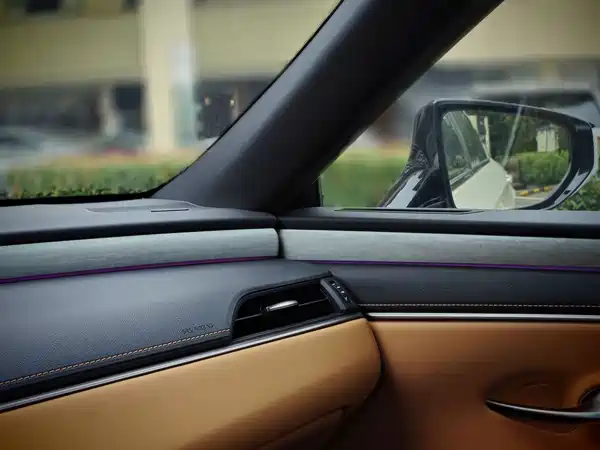 Lexus ES 2025