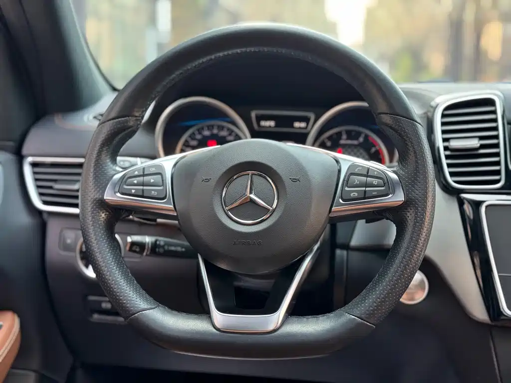 Mercedes-Benz GLE AMG 2017 — фото 15