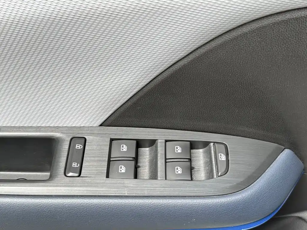 Chevrolet Monza 2023 — фото 17