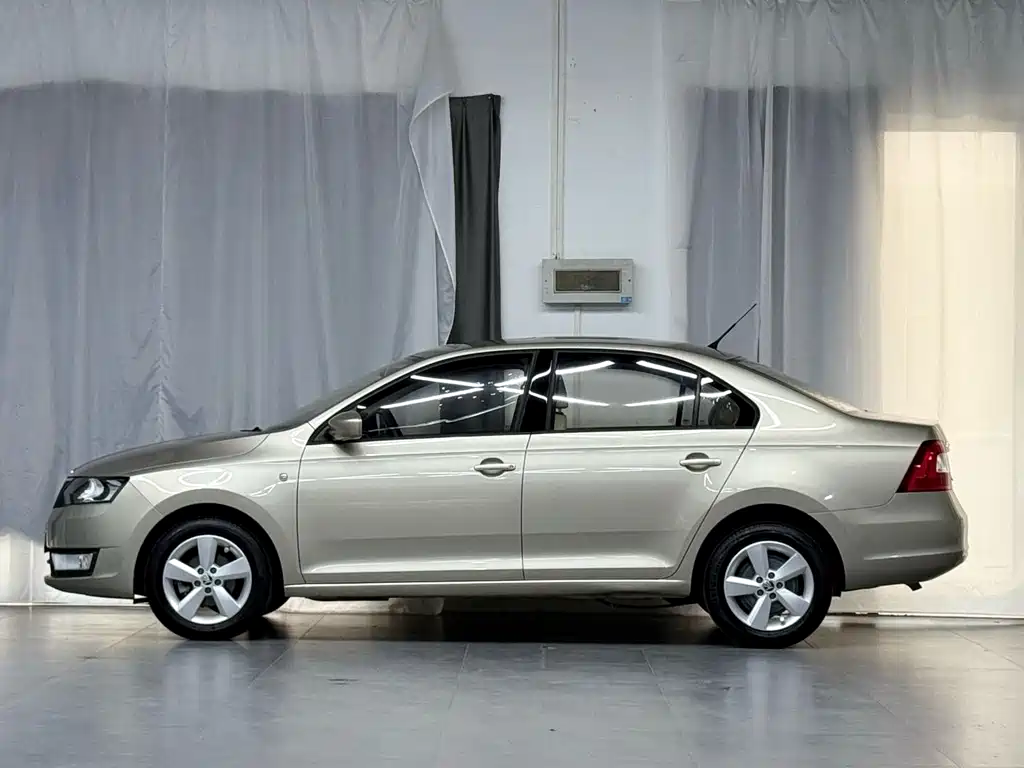 Skoda Rapid 2016 — фото 4