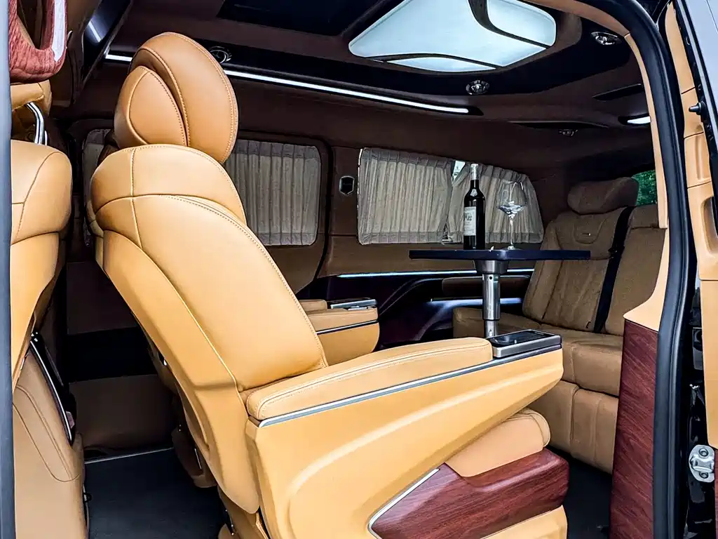 Mercedes-Benz V-Class 2022 — фото 30