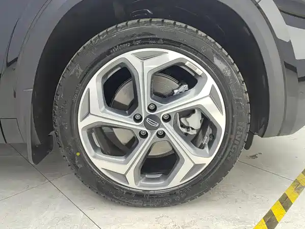 Geely Xingyue L 2025